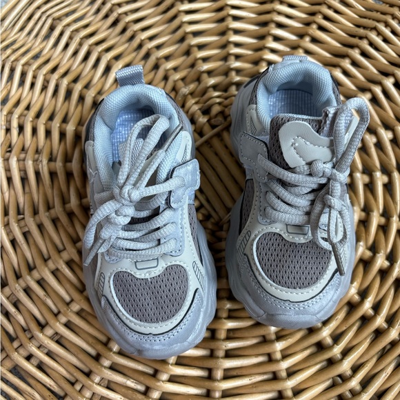 Toddler Chunky Grey Black Lace Up Velcro Sneakers Size 8.5 - Picture 2 of 11